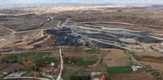 Αχλάδα Φλώρινας: Ένα χωριό στο έλεος του ομίλου Μυτιληναίου