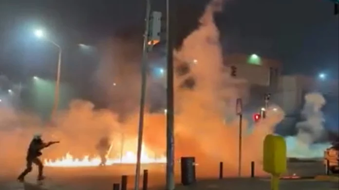 Επεισόδια στο κέντρο της Θεσσαλονίκης με μολότοφ εναντίον των ΜΑΤ, δείτε βίντεο