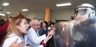 Κόντρες στη Βουλή για τα επεισόδια στη Νίκαια: «Ο Γεωργιάδης θέλει να κάνει στημένες φιέστες με τις δυνάμεις καταστολής»