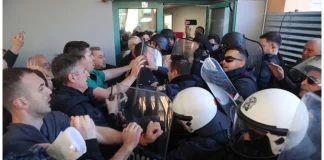 Όταν η πολιτική ένταση μετατρέπεται σε κίνδυνο για τους αστυνομικούς