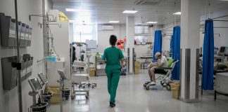 Υγειονομικοί συγκεντρώνουν υπογραφές κατά του υπουργού Υγείας μετά τα επεισόδια στο Νοσοκομείο Νίκαιας