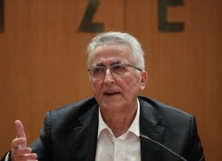 Ανεξέλεγκτη σύγκρουση με τον Παναγόπουλο που δεν κάνει πίσω: Δεν παραιτείται απαντά στο ΠΑΣΟΚ που του ζήτησε «να διευκολύνει»