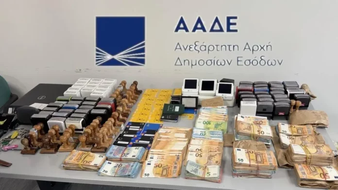ΑΑΔΕ: Εξαρθρώθηκε κύκλωμα εκατοντάδων αχυρανθρώπων με 380 επιχειρήσεις και χρέη 43 εκατ. ευρώ – 11 συλλήψεις