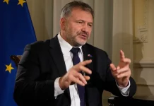 Πρόστιμο στον υπουργό Δικαιοσύνης της Πολωνίας γιατί δεν έδωσε προτεραιότητα σε πεζό ενώ οδηγούσε: Δείτε βίντεο