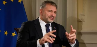 Πρόστιμο στον υπουργό Δικαιοσύνης της Πολωνίας γιατί δεν έδωσε προτεραιότητα σε πεζό ενώ οδηγούσε: Δείτε βίντεο