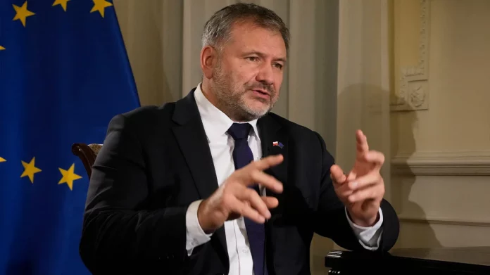 Πρόστιμο στον υπουργό Δικαιοσύνης της Πολωνίας γιατί δεν έδωσε προτεραιότητα σε πεζό ενώ οδηγούσε: Δείτε βίντεο