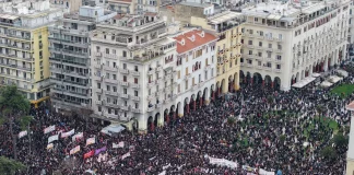 Θεσσαλονίκη: Μεγαλειώδης πορεία για τα τρία χρόνια από τη μαύρη επέτειο των Τεμπών