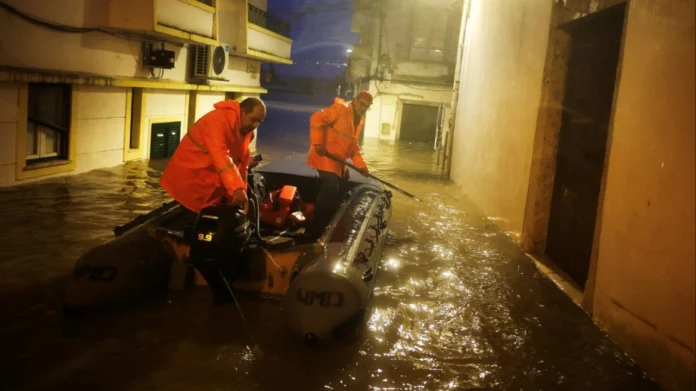 Ένας νεκρός στην Πορτογαλία εξαιτίας των πλημμυρών που προκάλεσε η καταιγίδα Λεονάρντο
