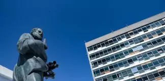 Στις 22:00 θα κλείνουν όλα τα κτίρια του ΑΠΘ μετά τα εκτεταμένα επεισόδια στρατηγός φλώρος σπίτι στου παπάγου - Στρατηγός Φλώρος: Για ένα σπίτι στου Παπάγου «με €600.000 “μαύρα”»