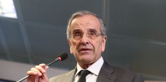 Επίθεση Σαμαρά στην κυβέρνηση, παρουσία Τασούλα: «Έχει καταλάβει ότι “ξεπλένει” την Τουρκία;»