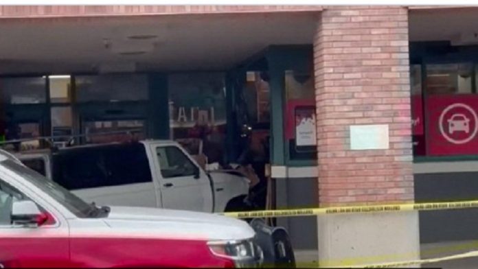 Καλιφόρνια: Αυτοκίνητο προσέκρουσε σε παντοπωλείο – Τέσσερις τραυματίες