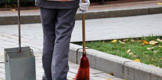 Κοζάνη: Εργαζόμενη στην καθαριότητα βρήκε (ξανά) γεμάτο πορτοφόλι και το παρέδωσε στις αρχές