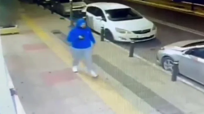 Κατάλαβα ότι το παιδί μου είχε μπλέξει σε παρανομίες, αλλά όχι ποιες, λέει η μητέρα του 27χρονου από τη Νέα Πέραμο