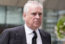 Η βρετανική αστυνομία συνέλαβε τον έκπτωτο πρίγκιπα Άντριου για παράβαση καθήκοντος σχετικά με την υπόθεση Επστάιν