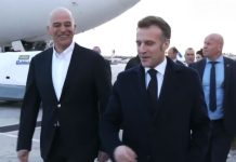 Στη Σούδα ο Εμανουέλ Μακρόν – Τον υποδέχθηκε ο Νίκος Δένδιας