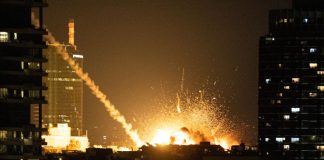Εικόνες «Αποκάλυψης» από το Τελ Αβίβ – Όταν ιρανικός πύραυλος ανατίναξε κτίριο μέσα στην νύχτα