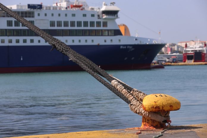 Μηχανική βλάβη εν πλω σε πλοίο – Έδεσε στην Ηγουμενίτσα