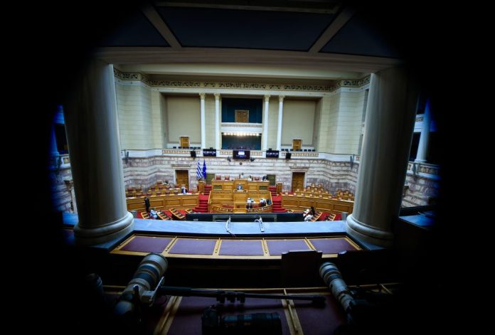 29 κατασκευαστές πλυντηρίων συνιστούν ΝΔ. Αυτή ξέρει