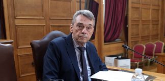 ΟΠΕΚΕΠΕ: Βροχή ερωτήσεων από τους δικαστές στον Βάρρα για τη σχέση του με τον πρωθυπουργό