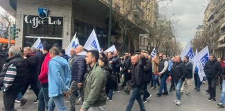 Απεργία ταξί: Ξεκίνησε η πορεία προς τη Βουλή