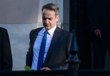 Σκληρή κριτική στην κυβέρνηση για τη στάση της στην επίθεση ΗΠΑ-Ισραήλ στο Ιράν