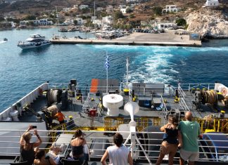 «Πονοκέφαλος» τα εισιτήρια της ακτοπλοΐας