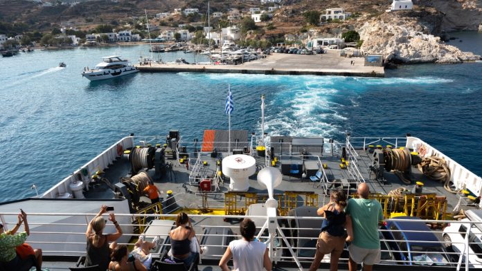 «Πονοκέφαλος» τα εισιτήρια της ακτοπλοΐας