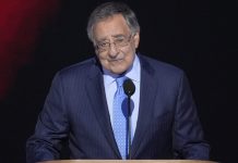 «Είναι αφελής, βρίσκεται σε πολύ δύσκολη θέση»: «Κεραυνοί» κατά Τραμπ από πρώην διευθυντή της CIA