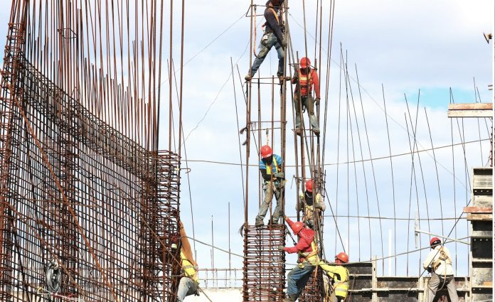 ErgasiaKosmos-1-696x425