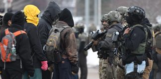 ΗΠΑ: Ο Τραμπ στέλνει πράκτορες της ICE στα αεροδρόμια για «ενίσχυση της ασφάλειας»