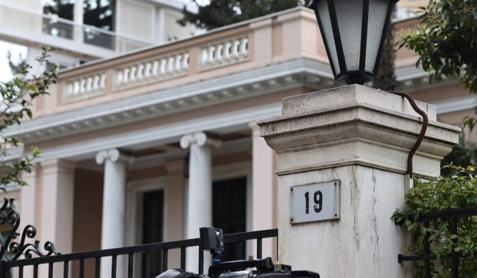 Τα 3+1 μέτωπα που στριμώχνουν την κυβέρνηση – Τα σκάνδαλα, οι δικογραφίες και οι κινητοποιήσεις