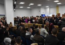 Άδωνις Γεωργιάδης: «Δείχνει» τους δικαστές για το χάος στη δίκη των Τεμπών