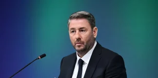 Ανδρουλάκης σε Μητσοτάκη: Είστε το “βαθύ κράτος” του ρουσφετιού, της διαφθοράς και της ατιμωρησίας – Εκλογές τώρα