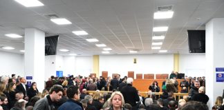 Δίκη για τα Τέμπη: Αυστηρά μέτρα, έλεγχοι και απαγορεύσεις – Οι αλλαγές στην αίθουσα (VIDEO)