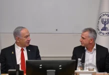 Ο διοικητής της Μοσάντ φέρεται να έπεισε τον Νετανιάχου ότι το ιρανικό καθεστώς μπορεί να πέσει αν χτυπηθούν οι κατάλληλοι στόχοι