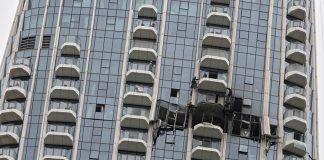 Ο Τραμπ προέβλεψε μια «γρήγορη νίκη» αλλά διαψεύδεται: Οι χώρες του Κόλπου φλέγονται, το πετρέλαιο ξανά πάνω από τα 100 δολάρια