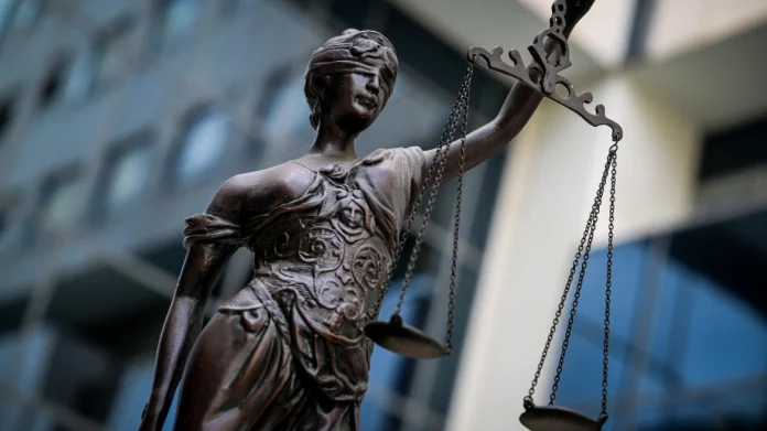 Οι Εισαγγελείς αποδοκιμάζουν ανεύθυνες δηλώσεις πολιτικών και εμπλεκόμενων στη δίκη των Τεμπών: «Υποκρύπτουν δόλιες σκοπιμότητες»