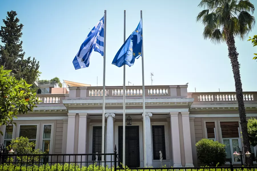 Βροχή οι εισηγήσεις για πρόωρες εκλογές μετά το Πάσχα