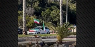 Πορεία Ιρανών αντικαθεστωτικών με αυτοκίνητα στη Βουλιαγμένη