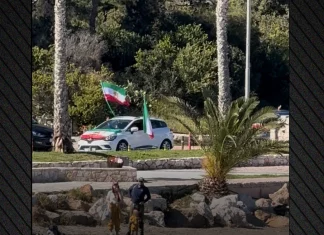 Πορεία Ιρανών αντικαθεστωτικών με αυτοκίνητα στη Βουλιαγμένη