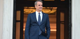 Όλο και πιο επιθετικός ο Μητσοτάκης προς τα δεξιά του