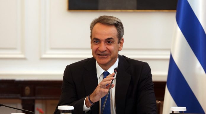 Ο Κυριάκος, η ΣΤΑΖΙ, η φωτογραφία και τα απίστευτα «φιλικά» σχόλια