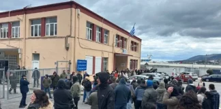 Λέσβος: Κτηνοτρόφοι απέκλεισαν το λιμάνι της Μυτιλήνης – Αυτή την ώρα σύσκεψη στην Περιφέρεια