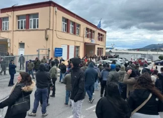 Λέσβος: Κτηνοτρόφοι απέκλεισαν το λιμάνι της Μυτιλήνης – Αυτή την ώρα σύσκεψη στην Περιφέρεια