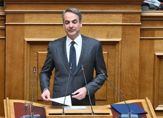 «Πυρ ομαδόν» κατά Μητσοτάκη από την αντιπολίτευση για το Κράτος Δικαίου – «Πρέπει να φύγει ο διαπλεκόμενος πρωθυπουργός»