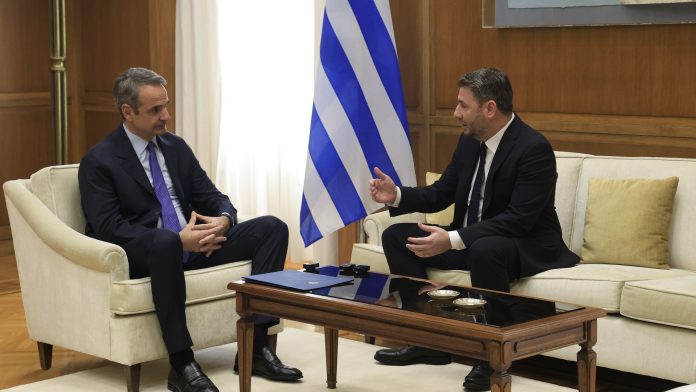 Η σύγκλιση Νέας Δημοκρατίας και ΠΑΣΟΚ στη σκιά της κυπριακής κρίσης και του σκανδάλου των υποκλοπών