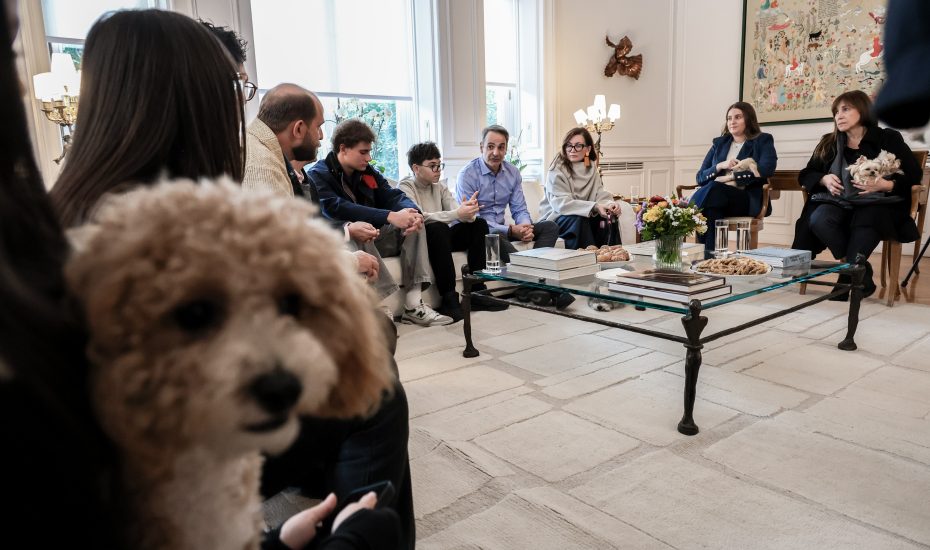 mitsotakis_dogs-930x550