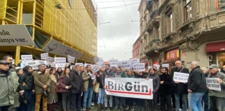 Αντιδράσεις στην Τουρκία για την προφυλάκιση δημοσιογράφου της αντιπολιτευόμενη εφημερίδα BirGün