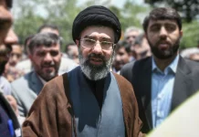 Η Ρωσία ούτε επιβεβαίωσε ούτε διέψευσε τις φήμες για μεταφορά του Μοτζτάμπα Χαμενεΐ στη Μόσχα