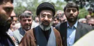 Η Ρωσία ούτε επιβεβαίωσε ούτε διέψευσε τις φήμες για μεταφορά του Μοτζτάμπα Χαμενεΐ στη Μόσχα